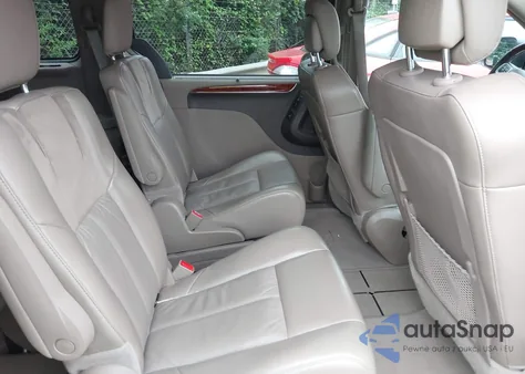 2013 Chrysler Town & Country Limited z USA, uszkodzony, nr VIN 2C4RC1GG5DR683235